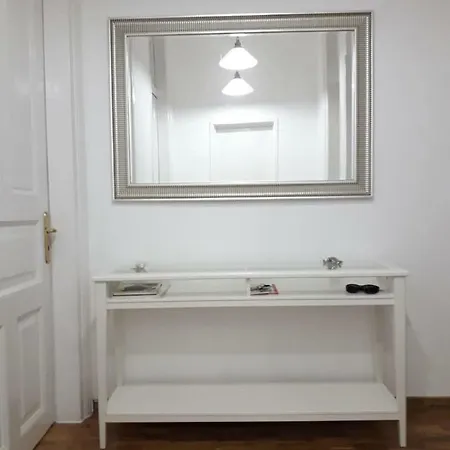 La Dolce Vita, Luxury In The Absolute Center Διαμέρισμα *