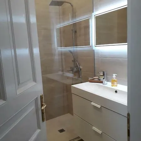 La Dolce Vita, Luxury In The Absolute Center